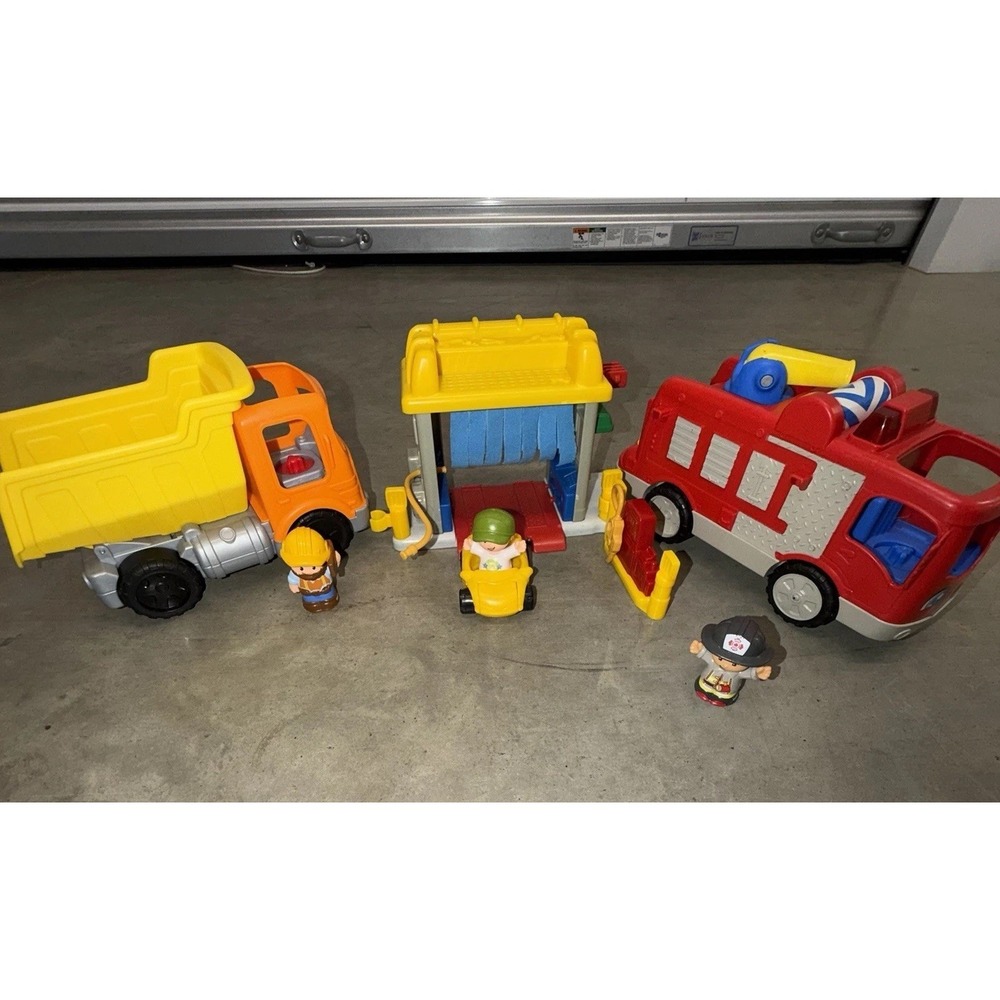 Fisher Price Little People Construction Fire Truck Car Wash Lot Figures Vehicles